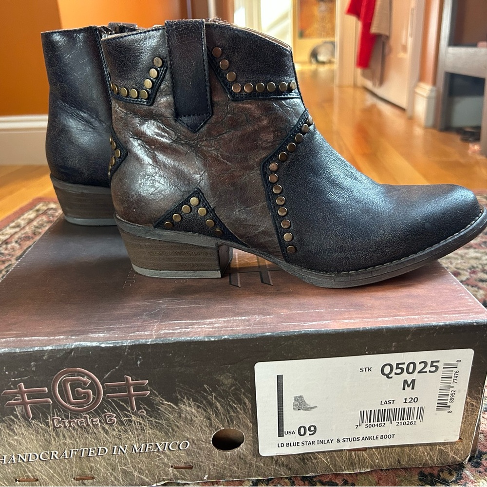 Circle G Black and Brown Leather Ankle Boots